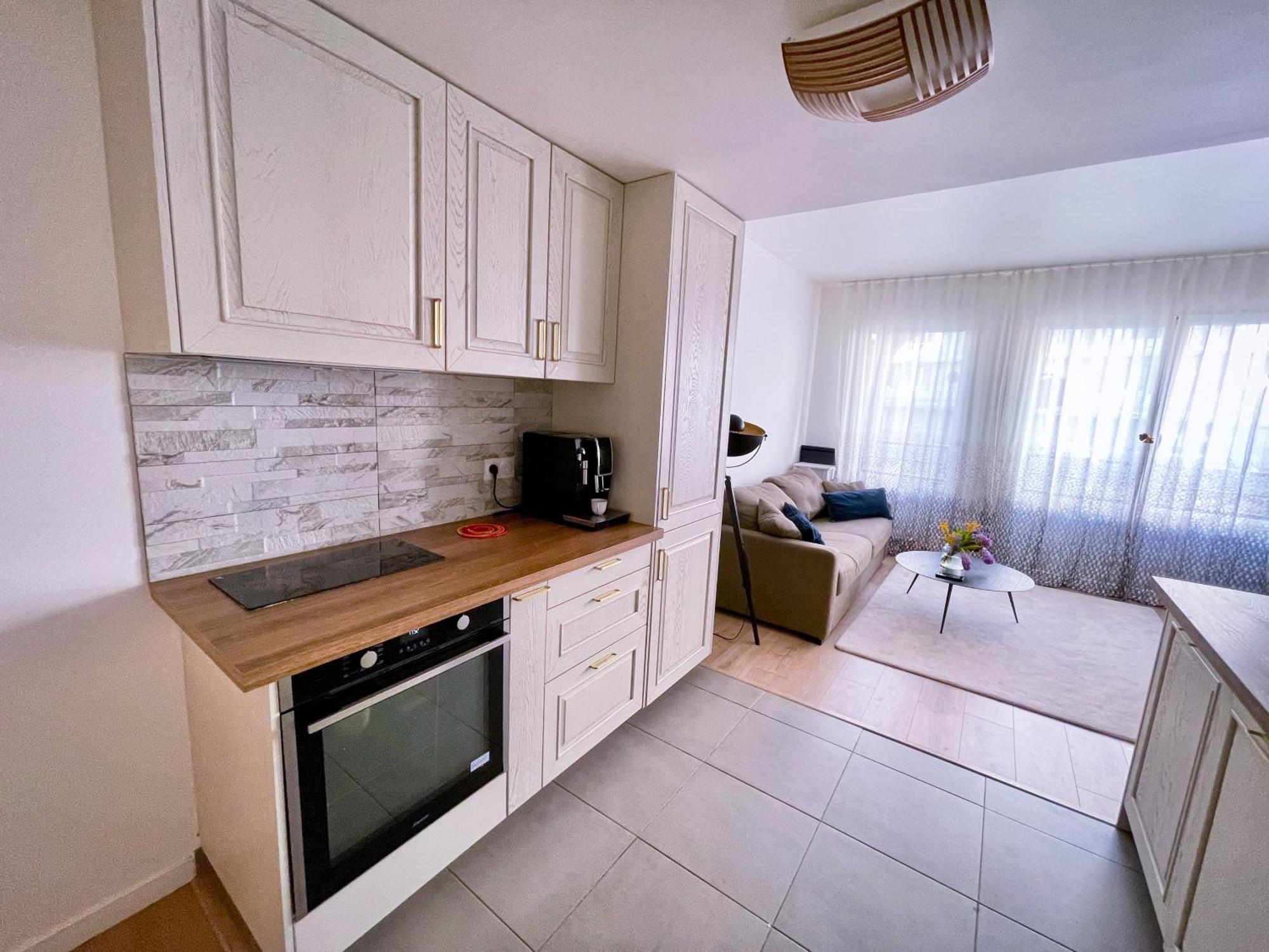 Grand Appartement Clichy Exterior photo